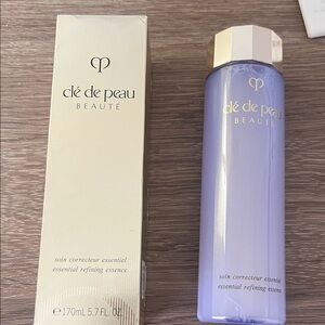 Cle de Peau refining essence